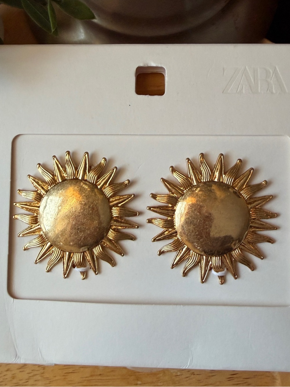 New in Box Zara Summer Sunburst Sunflower Oversized Earring New in Box Gold Tone - Picture 6 of 11